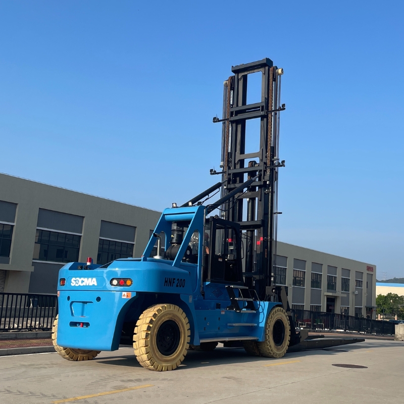 SOCMA HNF-200 Marina-Gabelstapler für Bootshebevorgänge in Yachthäfen