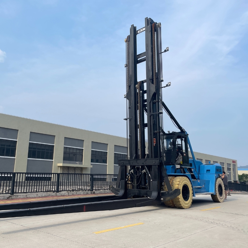 SOCMA HNF-200 Marina-Gabelstapler für Bootshebevorgänge in Yachthäfen