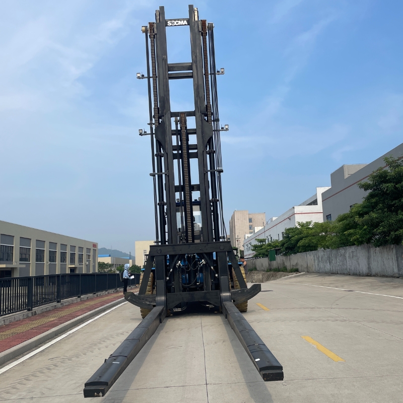 SOCMA HNF-250 Marina-Gabelstapler für Bootshebevorgänge in Yachthäfen